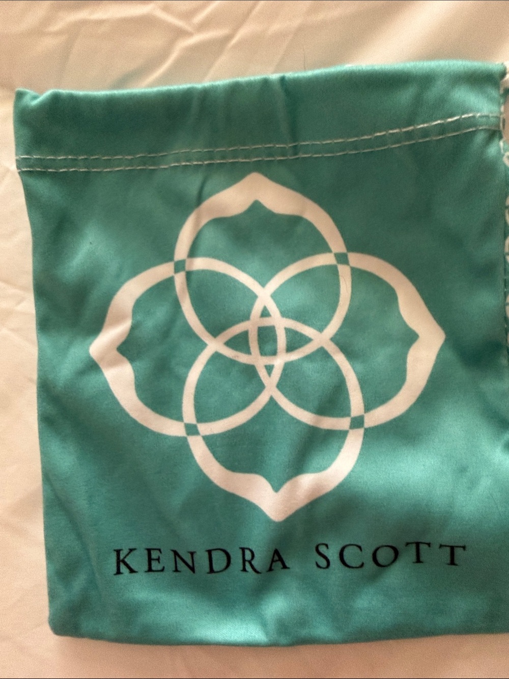 Kendra Scott Iridescent Black Faceted Bracelet - Picture 4 of 5